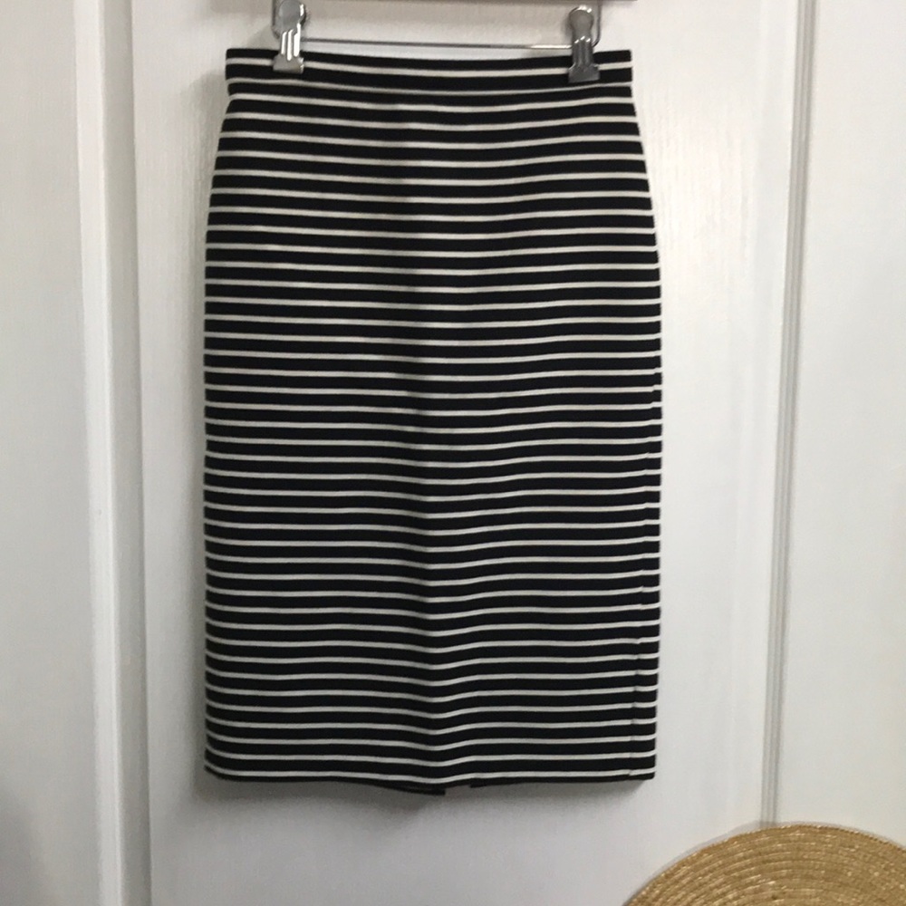 3/$30 🌺 Striped Pencil Skirt - Size S